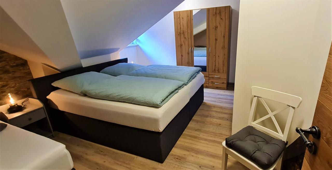 Ferienwohnung am Fluß Klotten Exterior foto